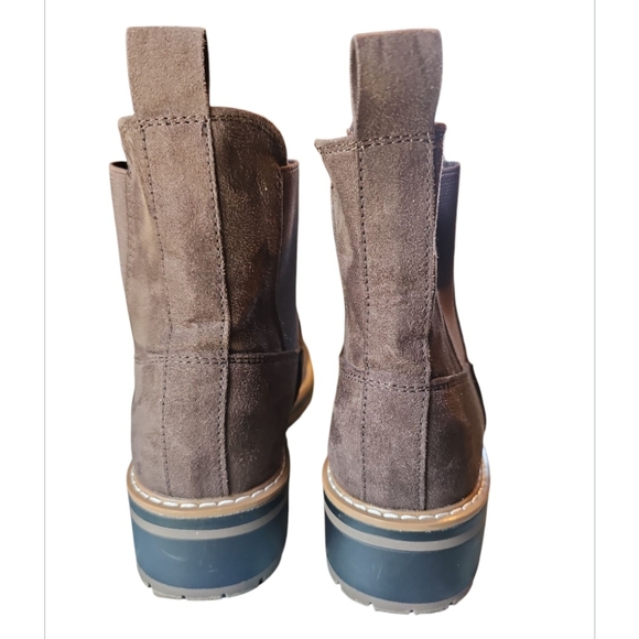 Women's Brown Chelsea Boots - Picture 2 of 6